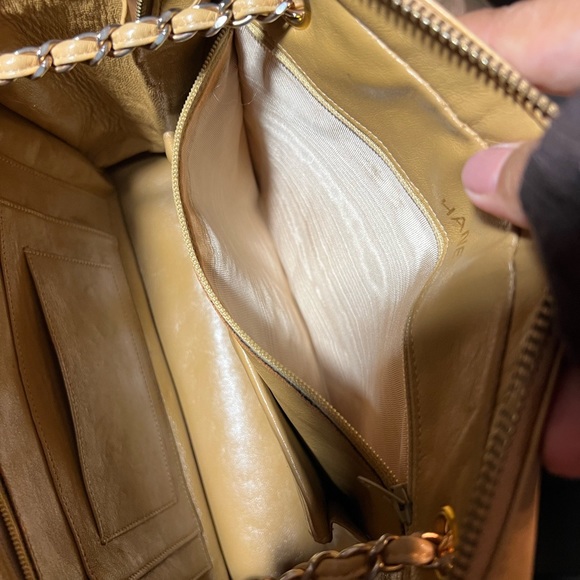 CHANEL Beige V Stitch Lambskin Chain Shoulder Bag Certificate of authentication - Picture 6 of 16